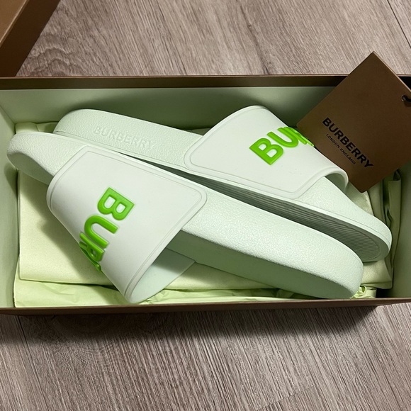 Burberry slides size 35 - Picture 3 of 6